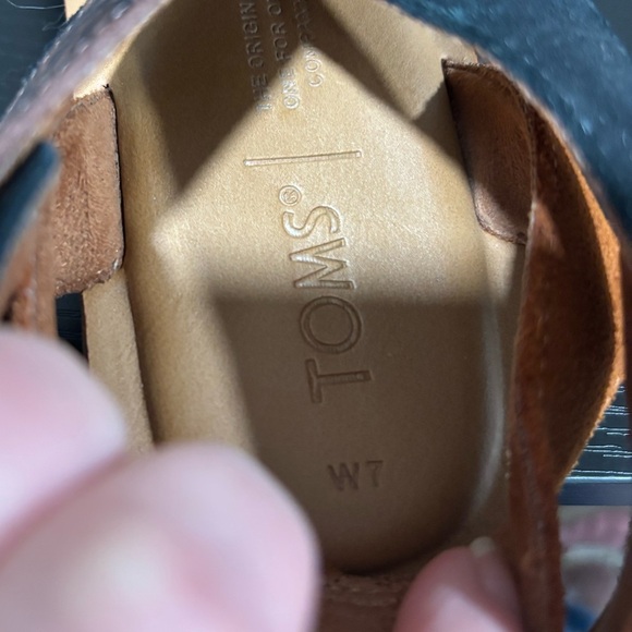 TOMS Sidney Animal Print buckle leather sandals size 7 - Picture 6 of 7